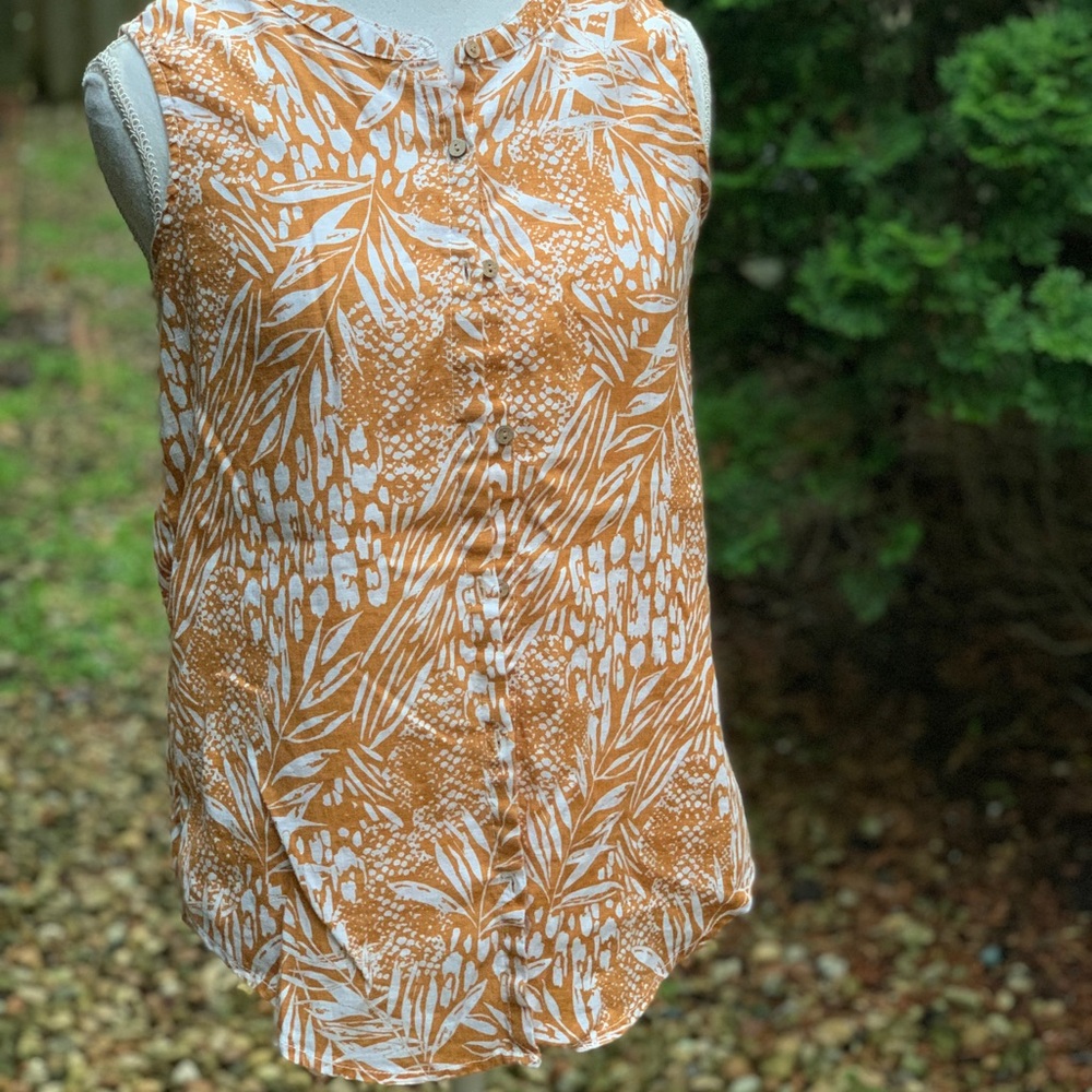 Christian Siriano Tan Sleeveless Buttoned Blouse with Mandarin Collar